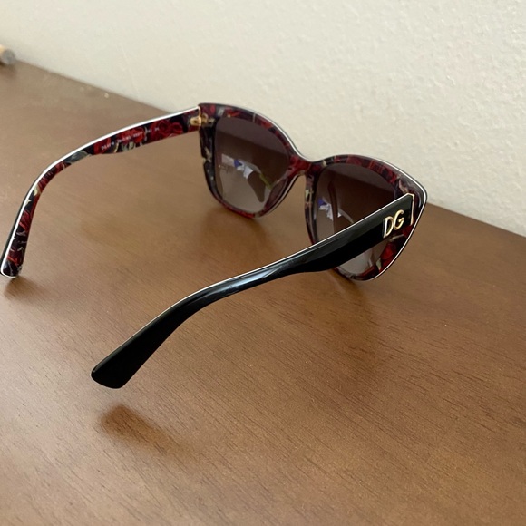 Like new Dolce & Gabbana shades - Picture 6 of 6